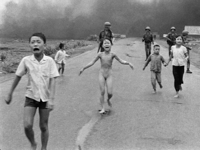 Napalm Vietnam Girl. Nick Ut, Napalm Girl, Vietnam,