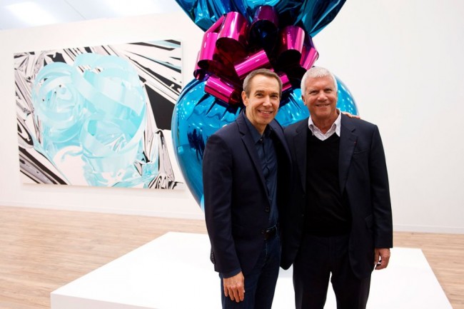 jeff-koons-visits-gagosian-stand-at-frieze-art-fair-in-london-2